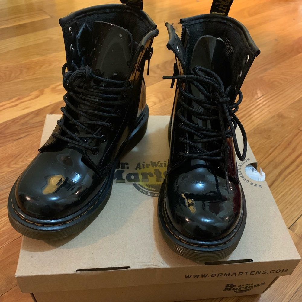 Dr Martins Kids 1460 patent leather boots